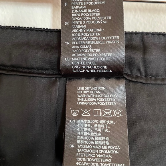 ❌ SOLD || H&M Pleated Shimmer Shorts - Picture 9 of 9